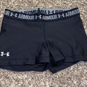 ✨Under Armour spandex shorts✨
